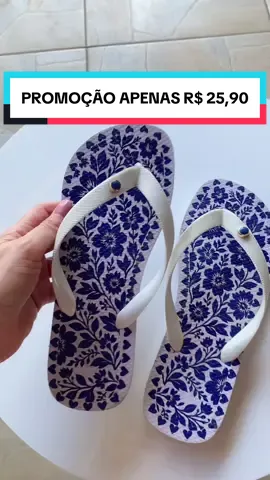 ☀️💙 Um charme nos pés para arrasar no verão! 💙☀️ Esse chinelo está puro glamour com pingente delicado, aquele detalhe que faz TODA diferença! ✨ A combinação azul com branco é fresquinha, elegante e tem a cara do verão! 😍 Confortável, estiloso e perfeito pra te acompanhar na praia, no churrasco, no rolê e até no look do dia! Quem ama um toque de charme vai se apaixonar! 💫 Já clica no link do vídeo e aproveita pra comprar o seu.  #chinelofeminino #blackfridaytiktokshop #tiktokshopbrasil #blackfriday2025 #ofertarelampago 