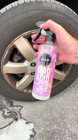 MAD Acid vs brake dust #maddetailing #tiktokshop #madacid #cardetailing #tiktok 