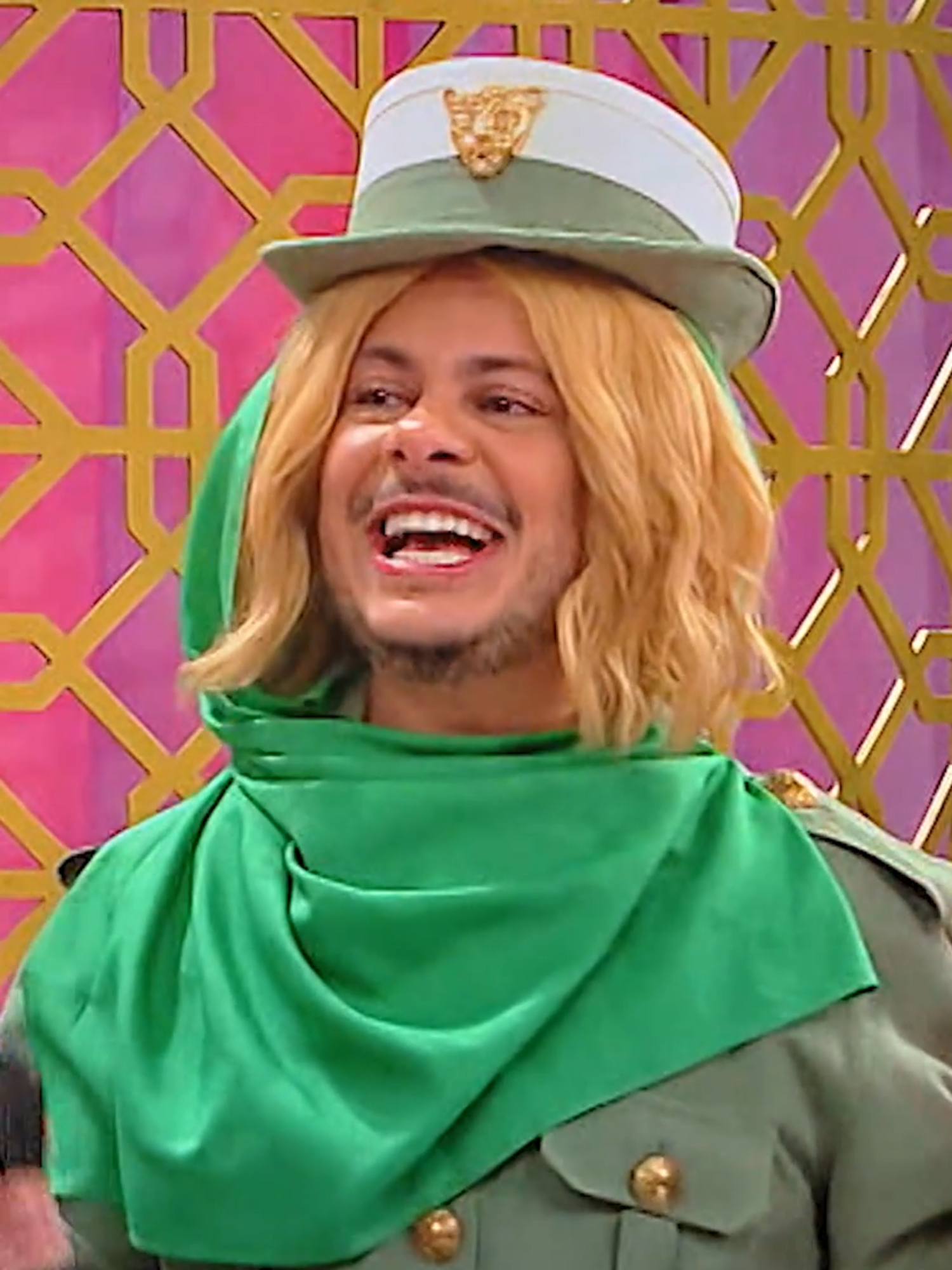 O Ferdinando e o Alejandro ensinaram o dialeto gay, o pajubá, pro Reginel 🏳️‍🌈 Só que eles não seguraram as risadas! 🗣️ #VaiQueCola #humor