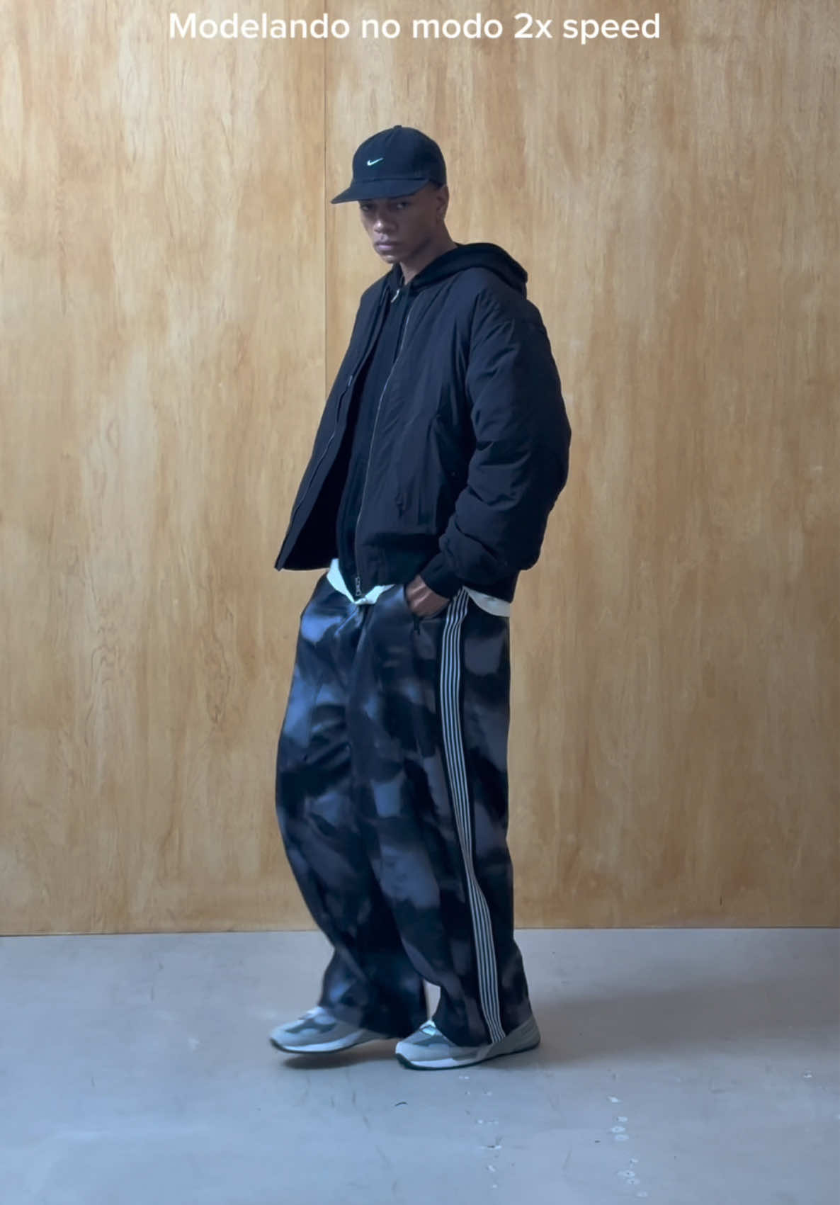 Modeling at 2x speed #poses #fyp #model #fashion #moda 