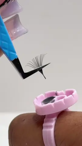 SHOP NOW! LINK IN BIO #lashsupplies #lashfan #lashextensions # #lashtech 