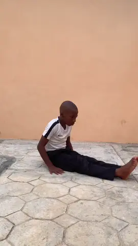 How to start calisthenics from home  with only bench/chair. #calisthenics #calisthenicsworkout #calisthenicsbeginner #bodyweight #handstands 