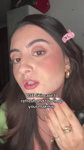 Dry, cakey, AND oily makeup after a long day?? Here’s how I fix it 🥰💗 @L’Oréal Paris  @makeupforever @cocokind @nine2five #realskintexture #makeuptips #acnemakeup #howtomakeup #beautytips 