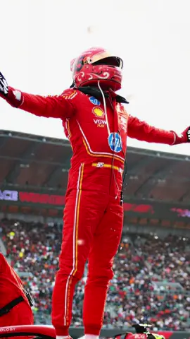 Ha pasado un año… y Carlos Sainz sigue siendo el último ganador de Ferrari hasta la fecha. 🇲🇽 En México, el madrileño firmó una actuación sublime para despedirse del cavallino por todo lo alto.  @carlossainz55  #f1 #formula1 #f1españa #carlossainz #sainz      