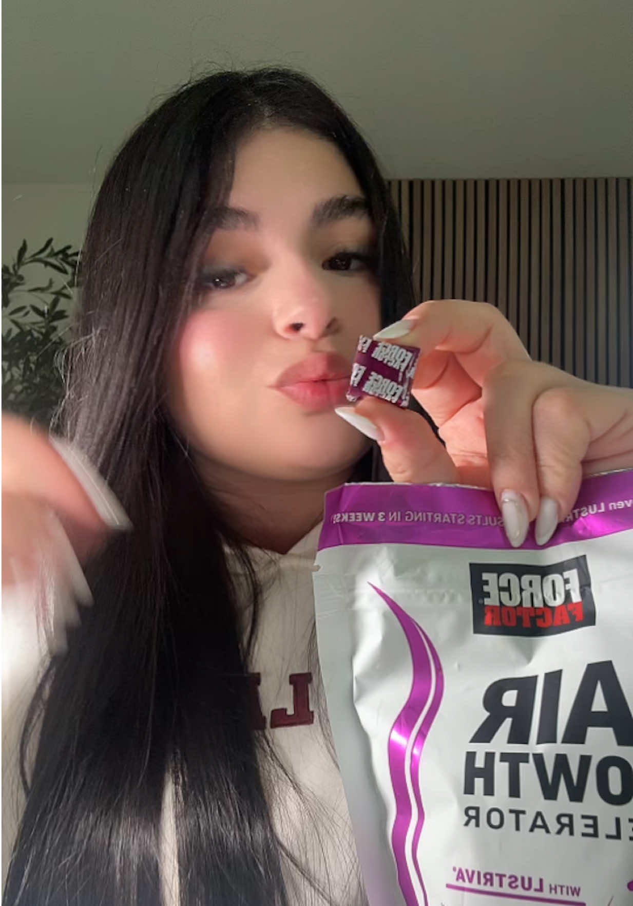 Cabello abundante sano y fuerte, estos caramelitos es lo mejor !  #paratiiiiiiiiiiiiiiiiiiiiiiiiiiiiiii #viralvideo #tiktokshop #hair #tiktokshopblackfriday 