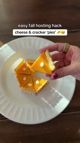 This easy fall hosting hack is too cute not to try 🎃🧀 perfect for game day, parties, or just the vibes. #kroger #fallappetizer #hostingideas #EasyRecipe #snackhack @Delaney & Shelby 