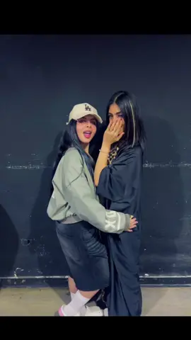 👭❤️❤️