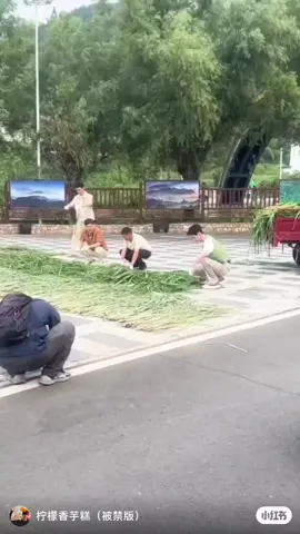 It turns out that Yu Menglong had been quietly doing good deeds for many years, without ever seeking attention or recognition. He donated 2.5 million yuan to an autism foundation to support children in need, helped build libraries in rural villages so that more kids could have access to books and education, and even contributed 500,000 yuan to aid victims of the Henan floods — all done under complete anonymity. Throughout his life, he never once spoke publicly about his charity work. Every donation came from genuine kindness, not for fame or praise. Even after his passing, his bank account continued to automatically send out donations — a silent continuation of his compassion. Now that the truth is coming to light, people finally realize how pure and selfless his heart truly was. His kindness will be remembered forever, and his injustice will never be buried. #JusticeForYuMenglong #YuMenglongFallingEvent #YuMenglong