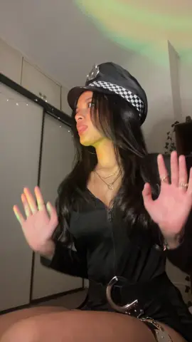 bow bow bow bow👮🏻‍♀️                                                           #fyp #foryouu #fypシ #halloweencostume #halloween2025 