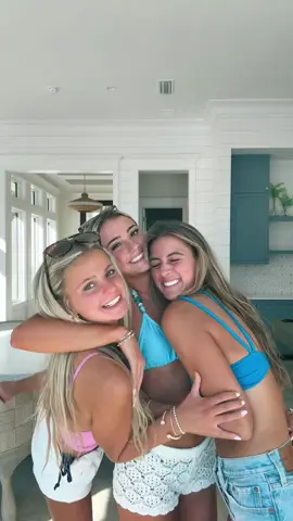 bestfriends at the beach🩵🩵🩵🩵