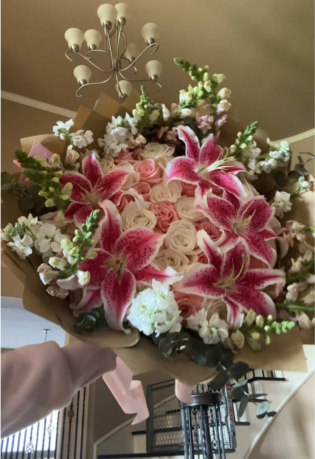 lilies my fav 🌸🌸 insta: isabels_flores #isabelsflores #lilies #lilybouquet #ramo #floristsoftiktok 