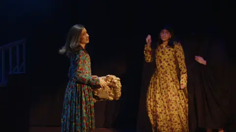 كان وياما كان من اوبريت صفحات الزمن📜