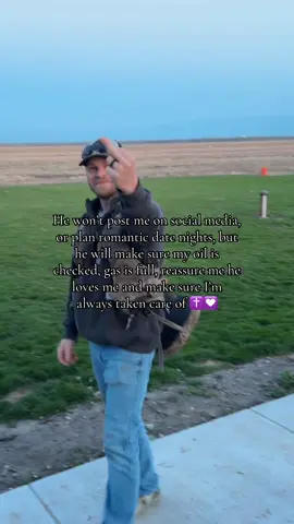 🩷 don’t mind the middle finger that’s how we communicate love 🙄😂