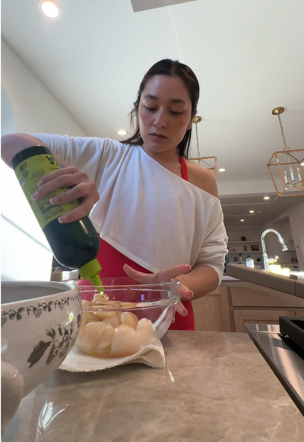 15 min break between calls = just enough time to sear scallops for my 17 month old to eat for lunch #kidsmeals #cookingathome #workingmom 