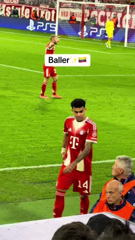 Luchooo🇨🇴 #fyp #fcbayern #championsleague #allianzarena #luisdiaz 