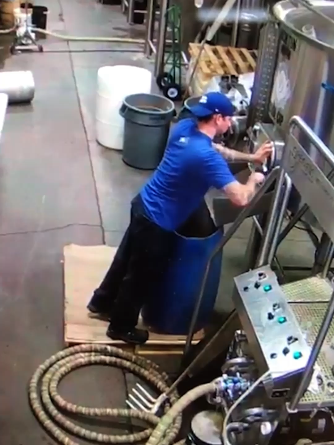 craft beer is made with artisanal care 😩 🤣 #beer #america #americanbeerday #nationalbeerday #nationalamericanbeerday #cheerstobeers #pourmeacoldone #craftbeer #workfail #cctv #propertydamage #mess #messyfail #foodfail #epicfail #fail
