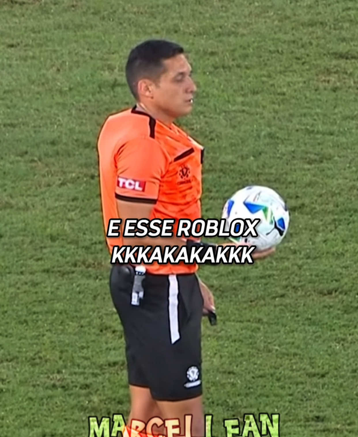 O juiz quadrado😂😂😭 #futebolbrasileiro🇧🇷 #narraçãoengraçada #tentenãorir #marcellean #mbappe 