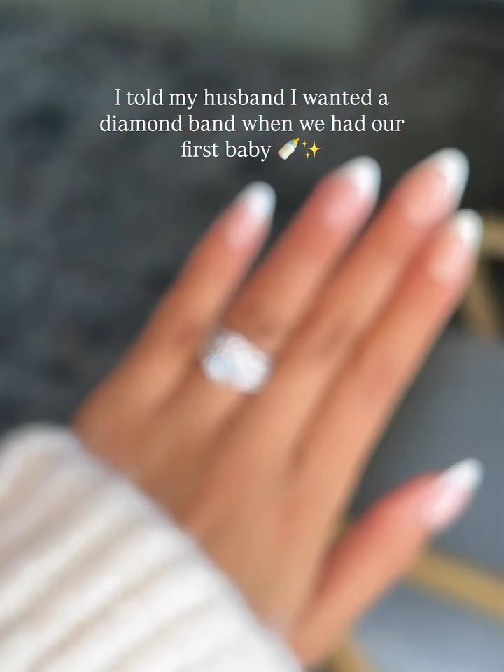 The sweetest memories stacked on one finger💖