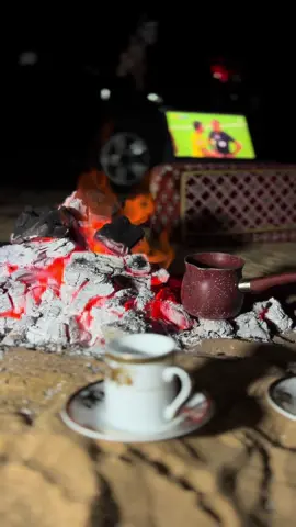 واحد في الاصفر يقول جايبين المطبخ للبر 🫢🤣