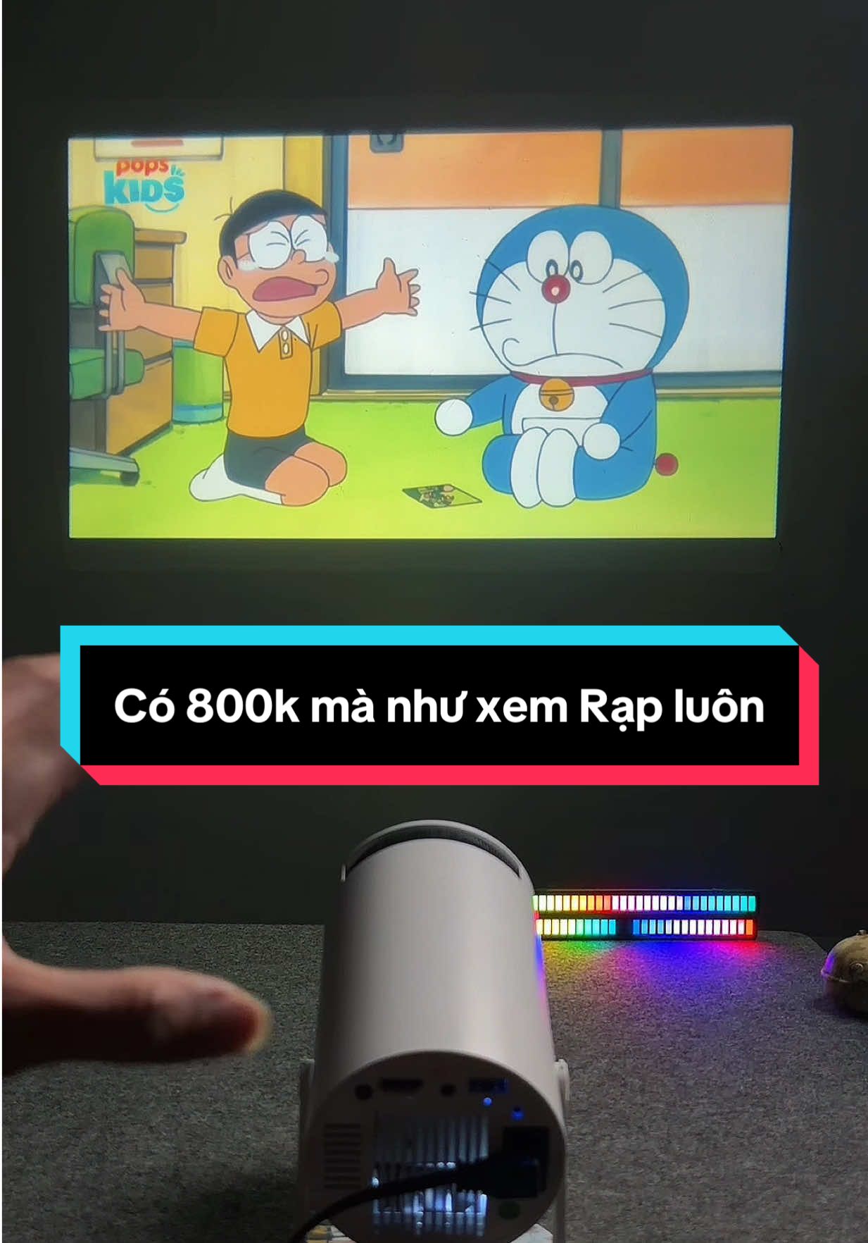 Máy Chiếu Mini. Có thể chiếu xa hoạt gần. Tích hợp loa. Có thể tải được rất nhiều ứng dụng và nhiều cổng kết nối. Bảo hành lỗi đổi mới. #maychieumini #maychieu  
