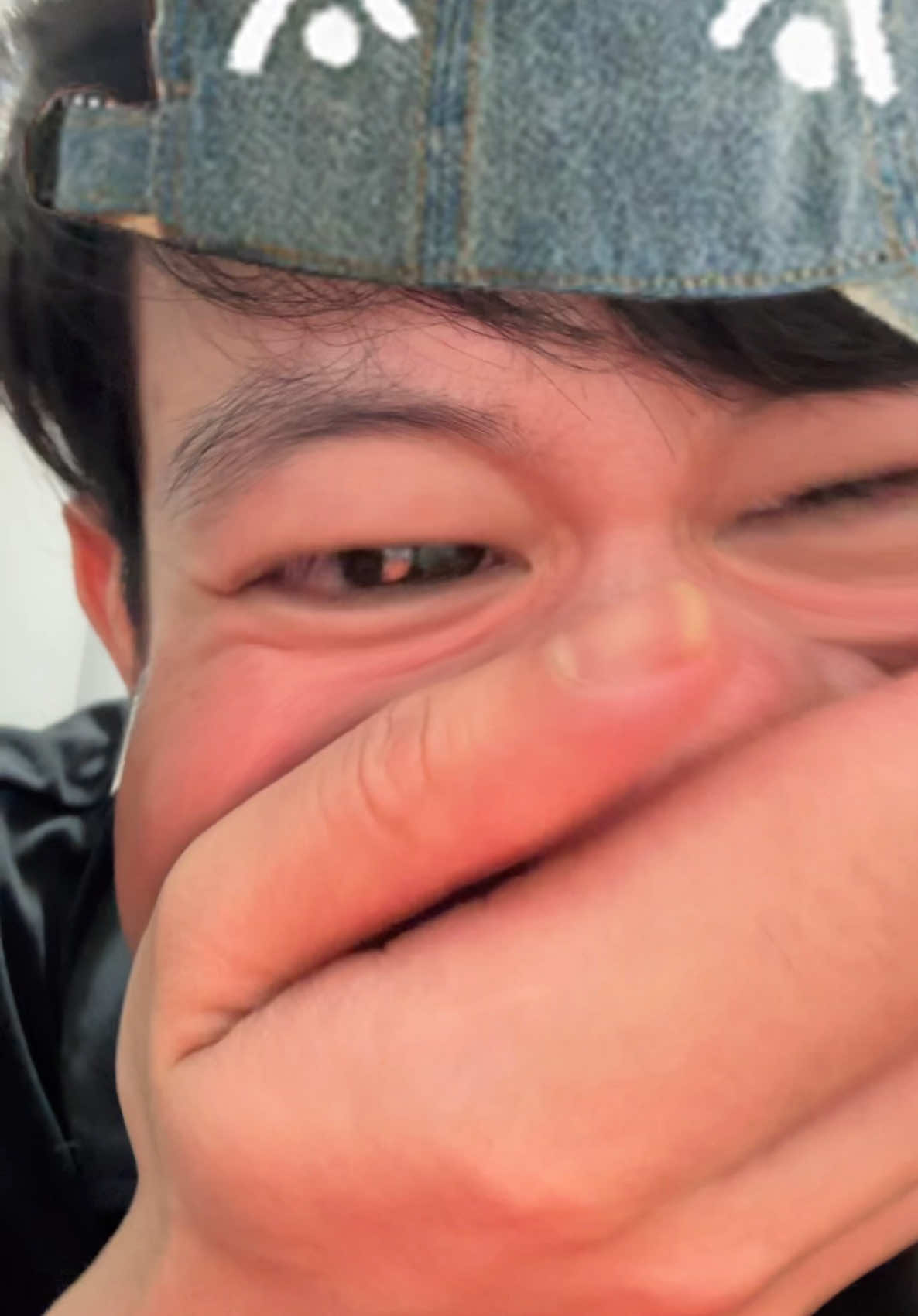 T đã nhanh trí xoá luôn kết bạn để cho đỡ nhục rồi 