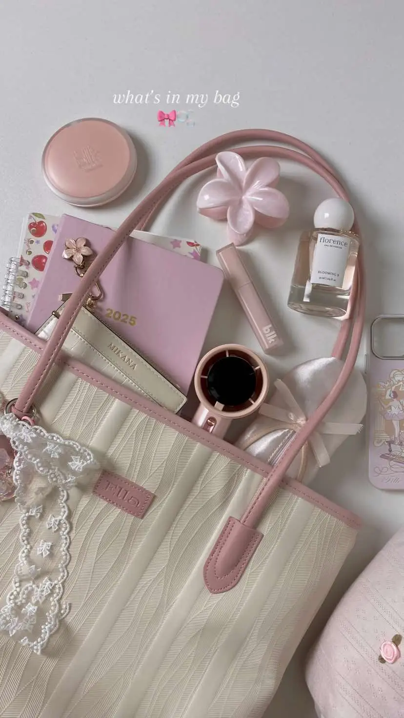 tote bag: [@mara 🧚🏻‍♀️ ] #whatsinmybag #ellafashion #maragatchalian 