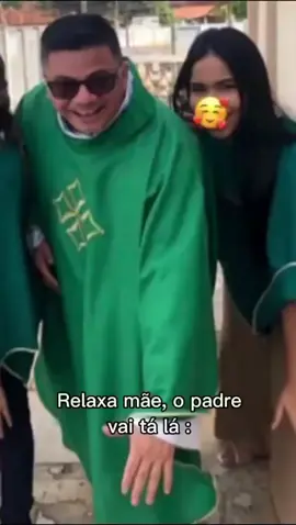 O padre vai tá lá kkkkk #padre #alegria #jesus #padrejosileudoqueiroz #emuitoemassa 