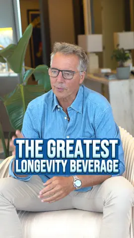 Coffee might just be the ultimate longevity beverage. It’s packed with antioxidants, brain-boosting polyphenols, and heart-protective compounds that help you live longer and feel sharper. The key is how you drink it: keep it black to skip the sugar crash, choose a light roast for more antioxidants, brew it with a drip method for purity, and enjoy it before noon to protect your sleep.