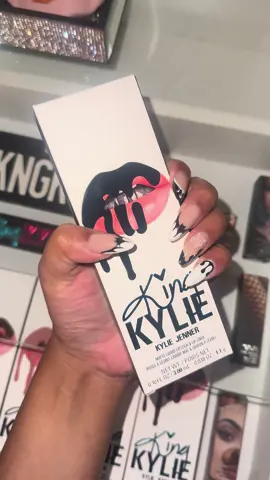 Spooky Set + @Kylie Cosmetics ✨💅🏽🖤🦇 #halloween #halloweennails #kyliecosmetics #kingkylie #foryoupage  