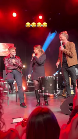 Marine et Charles qui se chamaillent 😂 en essayant la trend whitney houston #staracademy #charlesdore⭐️ #alouette #marine @charlesdoreoff @marinedmusique 