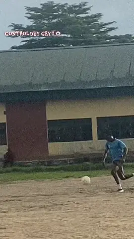 Control dey cry!! ⚽❤️#CapCut #training #fyp #student #footballtiktok @fcbarcelona 