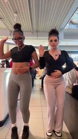 @🖤 #toronto #eatoncentre #mall #dancer #blowthisup 