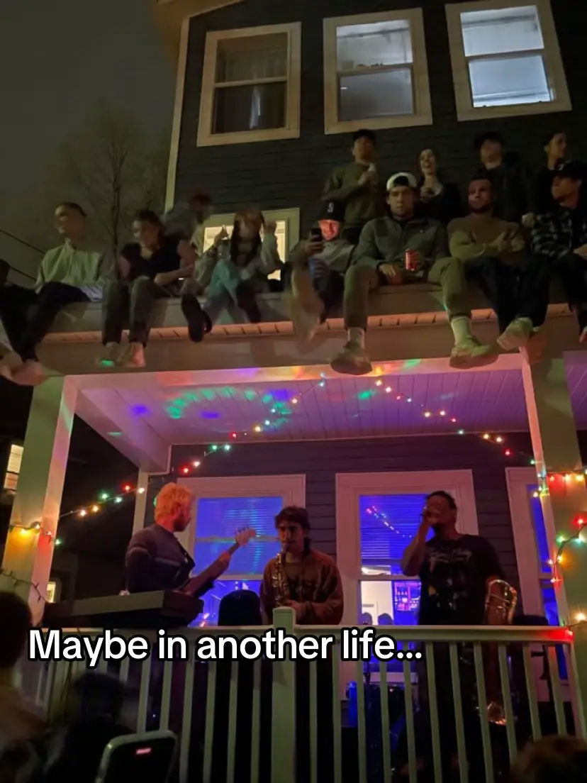 #america #highschool #Vibing #viral #fyp 🇺🇸🏈😖