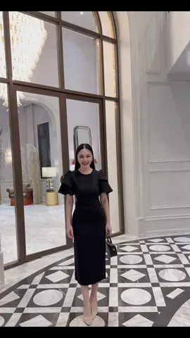ชุดเดรสสีดำทรงสุภาพสำหรับออกงานทำงาน #เดรสใส่ทํางาน #เดรสออกงาน #latiscollection #เดรสสุภาพ #เดรสสีดำ