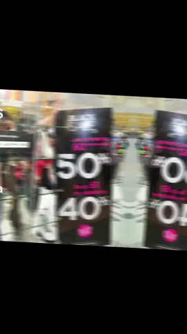 BLACK FRIDAY” PODRÁ SER USADO POR TODOS LOS COMERCIOS EN EL SALVADOR El CNR resolvió que “Black Friday” será de uso libre en El Salvador. Cualquier empresa podrá utilizarlo para promociones sin restricciones ni sanciones. La solicitud fue hecha por la Defensoría del Consumidor. El evento se celebra cada último viernes de noviembre.