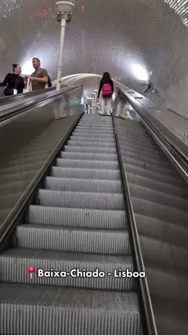 📍Baixa-Chiado - Lisboa (e suas enormes e intermináveis escadas) #lisboa #portugal #portugall #brasileirospelomundo #brasileirosnagringa #imigrantesemportugal #imigrantesbrasileiros #imigrantes #brasileirosemlisboa  #brasileirosemportugal #brasileirospelomundo #portugal #foryouppage #foryoupage #foryou #fy #trend #meme #viral #baixachiado 