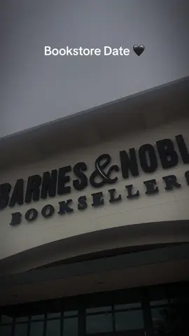 Went a wee bit over budget but totally worth 😫 any opinions on any of the books are welcome! #fyp #romance #darkromance #BookTok #boyfriend 