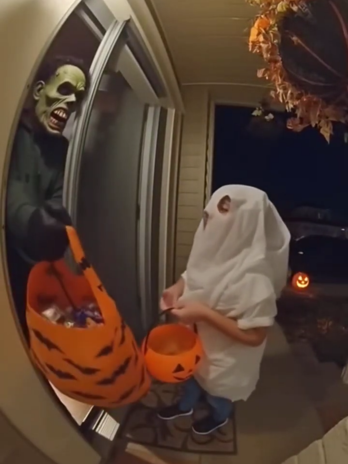 Kid Gets Scared by Zombie Doorbell Trick-or-Treat - Halloween Prank Gone Right 😂 #ia  #halloween #halloweenlook #halloween2025 