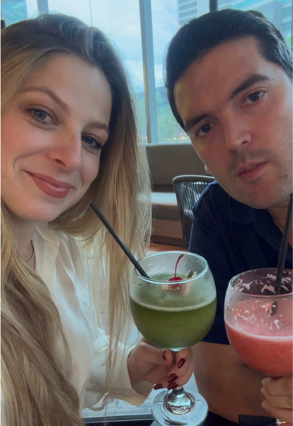 You can’t buy happiness, but you can buy sushi — and that’s pretty close 🥢✨ Un almuerzo aesthetic, sabores perfectos y el toque de lujo justo. Mis favoritos de @Sushark Panamá  🍋 Limonada de hierbabuena 🍣 Gunkan de salmón 🍄 Truffle Keto Roll #Sushark #LuxuryLifestyle #PanamaEats #SushiLover #LunchInStyle  