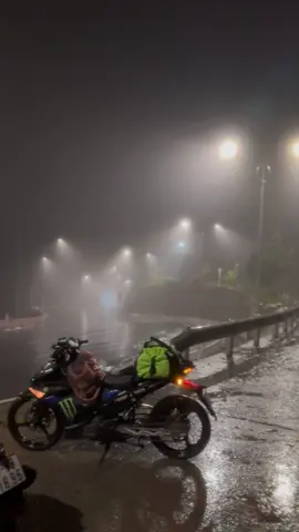 Vừa mưa,vừa lạnh,vừa sương mù cảm giác khó tả 😁