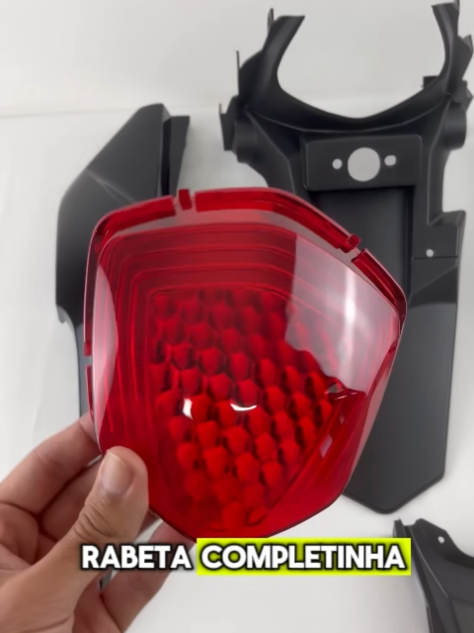 Esse kit deixa sua Fan 160 com cara de zero km 👇🔥 O Kit Rabeta Completa para motos Honda é feito em plástico ABS de alta resistência, com acabamento pintado e envernizado. ✅ Acompanha: - Rabetas laterais - Rabeta central - Paralama traseiro(Suporte de Placa) - Olho de gato(Refletor) - Lente da lanterna traseira 💪 Compatível com: Honda Titan 150 (2014–2015) Honda Fan 125 (2014–2018) Honda Fan 150 (2014–2015) Honda Fan 160 (2016–2024) Honda Start 150 (2015) Honda Start 160 (2016–2024) Peças com encaixe perfeito, durabilidade garantida e instalação simples, sem adaptações. Produto novo e pronto pra envio! 🛒 Compre agora: 🟡 Mercado Livre: https://produto.mercadolivre.com.br/MLB-2767651719 🟠 Shopee: https://shopee.com.br/product/747712320/19337378004/ #fan160🚀🏍️🙏🤙 #honda #produtonovo #motos #motoshonda #projetinho #cg160 #montadinha #fan160🚀🏍️🙏🤙 #start160montadinha #cg160fan #start160 #fan160clube #carenagem #mercadolivre #shopee