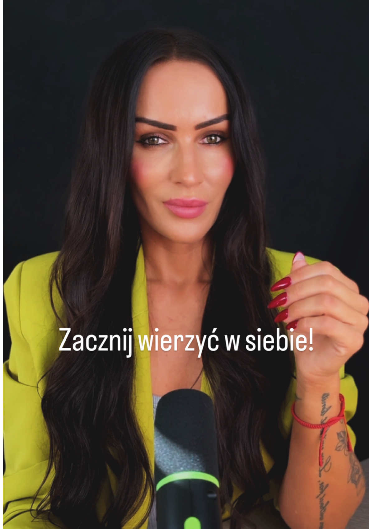 Kiedy zaczynasz wierzyć w siebie, wszystko się zmienia. ✨ Nie szukasz już potwierdzenia u innych wiesz, kim jesteś. Twoja energia się zmienia, a razem z nią cały świat wokół ciebie. 🌷 With love, Diana 🤍 #fyp #foryoupage❤️❤️ #pokochajsiebie #polskitiktok #milosc 