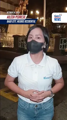 PANOORIN: Ilang lugar sa Bago City, Negros Occidental ang apektado ng ashfall dahil sa muling pagputok ng Bulkang Kanlaon, 8:05 PM noong Biyernes, Oktubre 24, 2025. Minor explosive eruption ang nangyari sa bulkan, ayon sa PHIVOLCS. Ayon sa PDRRMO, apektado rin ng ashfall ang lungsod ng La Carlota at mga bayan ng La Castellana at Pontevedra sa Negros Occidental. Nakahanda naman ang mga LGU sa posibleng susunod na aktibidad ng nasabing bulkan. | via Aileen Pedreso, GMA Regional TV One Western Visayas #gmanews