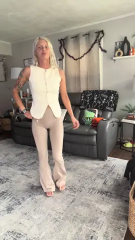 Cutest leggings for a fall has a great fit! @Rongtuo Clothing #leggings #tiktokmademebuyit #leggingsoftiktok 