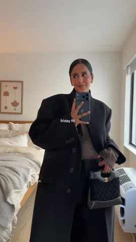 my barista said my fit is giving high fashion 💅 #OOTD #fashion 