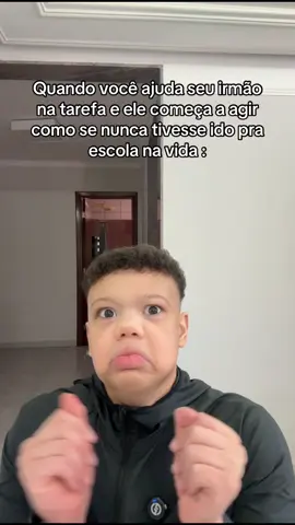 Parece que ele nunca pisou em uma escola😭
