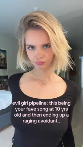 canon event for Marina fans? #marina #marinaandthediamonds #avoidantattachmentstyle #avoidant #evilgirl 