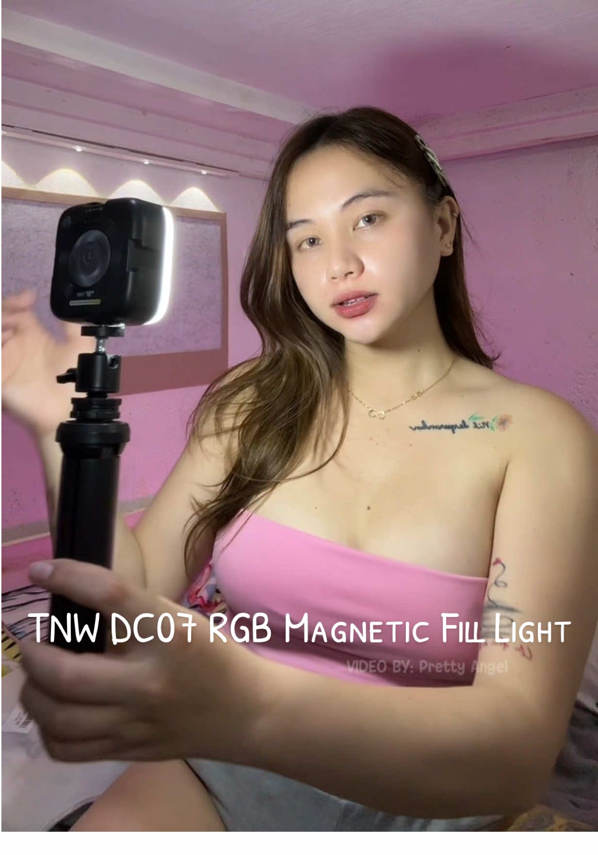 TNW DC07 RGB Magnetic Fill Light – Perfect Lighting Anytime, Anywhere Bring your photos and videos to life with the TNW DC07 RGB Magnetic Fill Light. Designed for creators, this portable LED light gives you full color control, powerful brightness, and magnetic mounting for hands-free use. #RGBFillLight #VloggingGear #ContentCreator #PortableLighting #PhotographyTools 