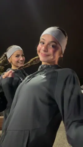 happy game day 👯‍♀️ 