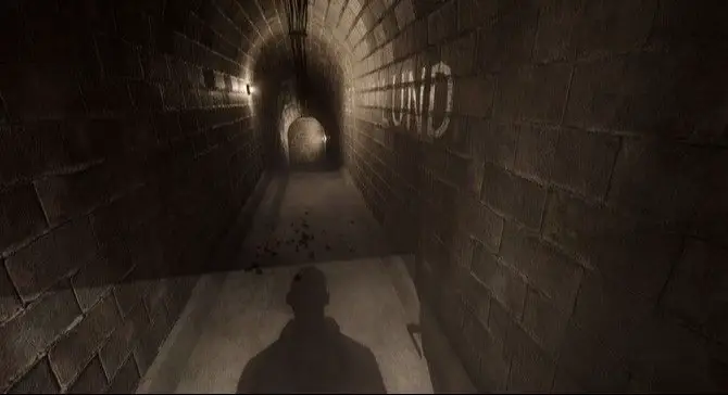 حينما وجدتُ معك الأمان، ظننتُ أنّ الحياة أخيرًا قد صفحت عني، وأن القدر قرر أن يمنحني راحةً بعد كل هذا التيه. كنتِ لي وطناً مؤقتاً ظننتُه الدائم، كنتِ السكينة التي احتميتُ بها من صخب العالم، والظلّ الذي أستند إليه حين يشتدّ القيظ في داخلي. ظننتكِ الشخص الذي سيعوضني عمّا فات، فإذا بكِ تكونين وجعي الذي لا يُشفى، والندبة التي لن تزول مهما مرّ عليها الزمن. كنتُ أسقيكِ من روحي، أرويكِ بحناني، وأمنحكِ ما لم أمنحه لأحدٍ من قبل، فإذا بكِ تضمّينني لا حبّاً، بل لتُخفين خنجركِ في صدري. كنتُ أداوي جرحكِ بكل صبر، أجمّلكِ بالكلمات، وأغزل حولكِ الأمان بخيوطٍ من قلبي، فإذا بكِ تذرّين الملح على جروحي، وتتركينني أتألم بصمتٍ يشبه الموت البطيء. لم أطلب منكِ معجزة، كل ما أردته أن تبقي، أن تكوني كما ظننتكِ: صدراً يحتويني لا سيفاً يطعني. لكنكِ اخترتِ الرحيل حين اشتدّ بي الوجع، وتركتِني أتعثر بين ذكراكِ وأحلامٍ ذبلت قبل أن تولد. اليوم، لا أحمل منكِ سوى الدرس، ولا أذكركِ إلا كما يُذكر الألم حين يُلامس الطمأنينة فينقضّ عليها. علمتني أنّ الأمان ليس فيمن نحب، بل فيمن لا يجرح، وأنّ بعض القلوب تدخل حياتنا لا لتضمّد الجراح، بل لتفتحها من جديد بأناقةٍ موجعة